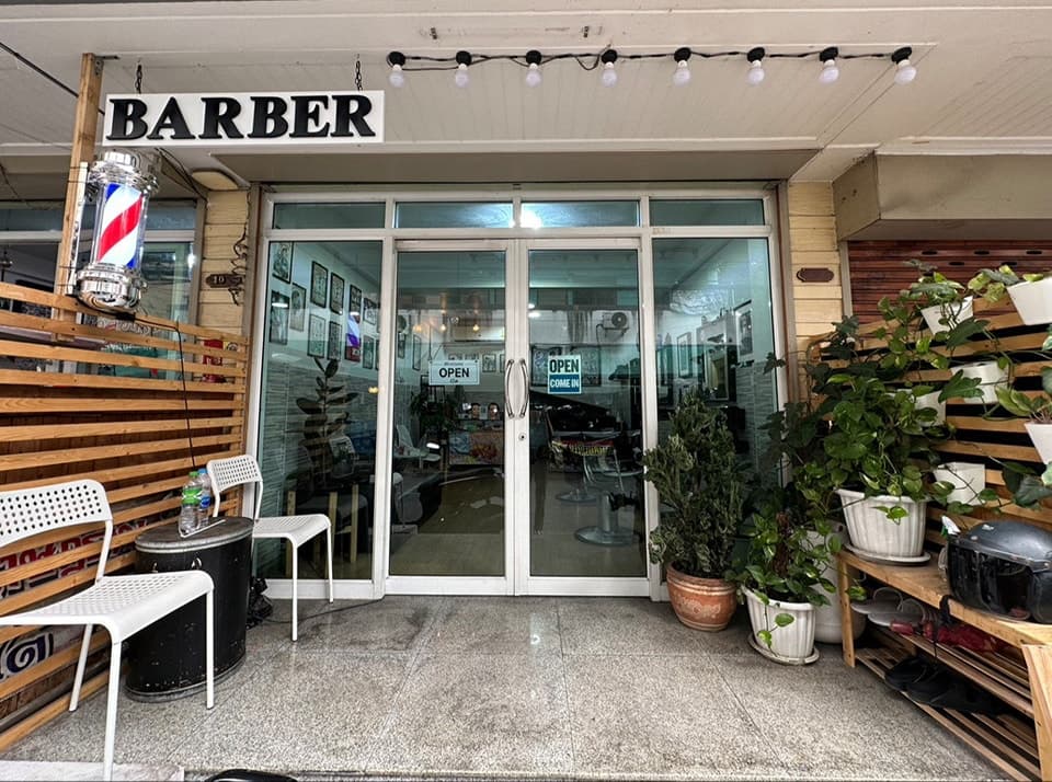 บรรยากาศร้าน buddy Cool Barber Shop